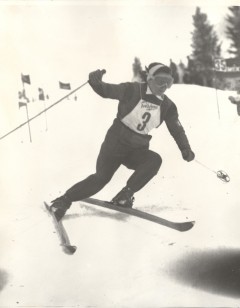 Lucienne Schmith Couttet file vers la victoire en 1954